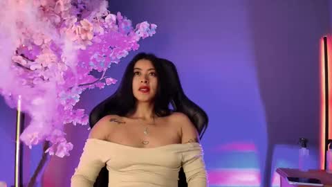 Bella online show from November 2025 01:02:01 PM