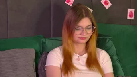 Snapshot of bellamarebelle chatting on February 2026 05:42:01 PM BellaMarebelle online show from February 2026 05:42:01 PM