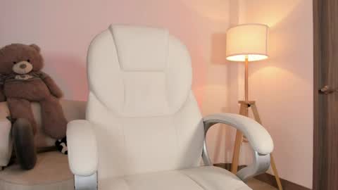 Bella Mia online show from May 2026 04:19:02 AM