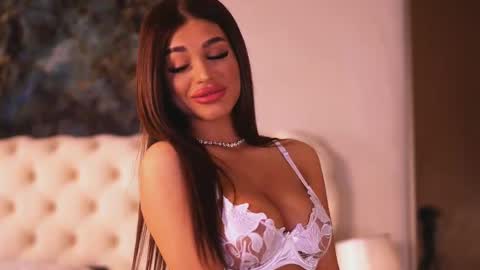 Bella online show from April 2026 06:39:01 PM
