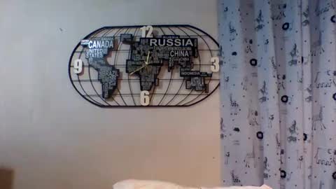 Snapshot of bellaqueen69 chatting on December 2025 04:40:02 AM Bella shane online show from December 2025 04:40:02 AM