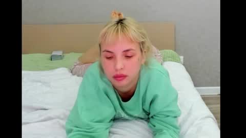 Snapshot of bellaseein chatting on December 2024 05:42:01 PM Bella Seen online show from December 2024 05:42:01 PM