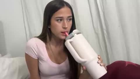 Snapshot of bellashore chatting on September 2025 10:57:01 PM Bella Shore online show from September 2025 10:57:01 PM