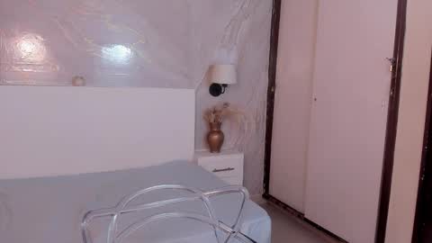 Bella online show from October 2025 12:25:02 PM