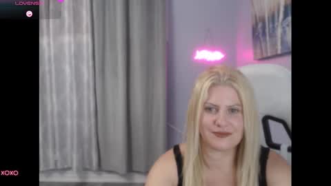 Snapshot of bellastar84 chatting on September 2025 12:44:02 AM Starr40 online show from September 2025 12:44:02 AM
