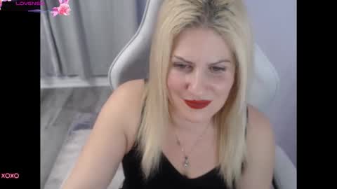 Snapshot of bellastar84 chatting on October 2025 12:51:01 AM Starr40 online show from October 2025 12:51:01 AM