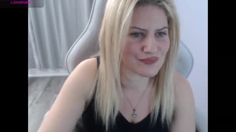 Snapshot of bellastar84 chatting on October 2025 12:56:01 PM Starr40 online show from October 2025 12:56:01 PM