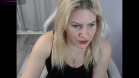 Snapshot of bellastar84 chatting on October 2025 08:31:02 AM Starr40 online show from October 2025 08:31:02 AM