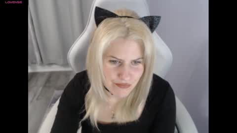 Snapshot of bellastar84 chatting on October 2025 12:06:01 PM Starr40 online show from October 2025 12:06:01 PM