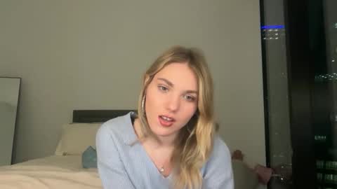 Snapshot of bellaxrxx chatting on March 2026 06:21:01 AM Bella 3 online show from March 2026 06:21:01 AM