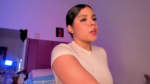 Snapshot of bellaxtar chatting on January 2025 08:11:02 PM Bella online show from January 2025 08:11:02 PM