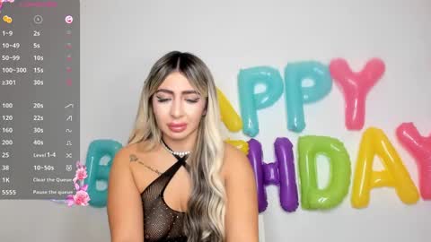 Snapshot of belle_hallle chatting on December 2024 04:06:01 PM LucyJelly online show from December 2024 04:06:01 PM