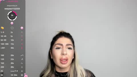 Snapshot of belle_hallle chatting on December 2024 06:22:01 PM LucyJelly online show from December 2024 06:22:01 PM