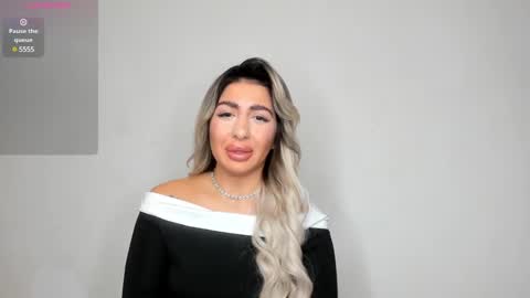 Snapshot of belle_hallle chatting on December 2024 05:18:02 PM LucyJelly online show from December 2024 05:18:02 PM