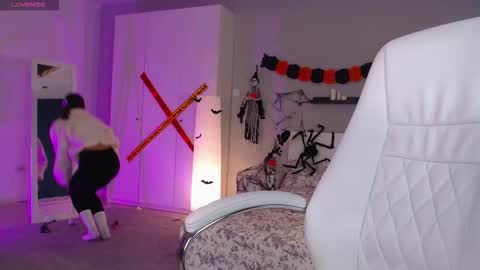 Bella online show from October 2025 01:41:02 AM