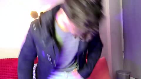 Neon online show from September 2025 11:15:01 AM