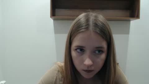 bellochka_ online show from December 2025 01:18:02 PM