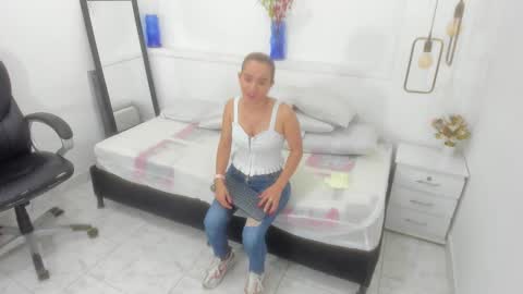 Snapshot of bellota_flak chatting on December 2024 12:23:02 PM Bellota Flak online show from December 2024 12:23:02 PM