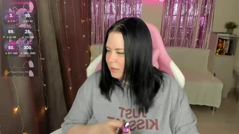 LinaBoo online show from May 2026 09:36:02 AM