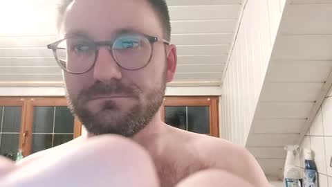 Snapshot of ben00189 chatting on December 2024 06:05:02 PM ben00189 online show from December 2024 06:05:02 PM