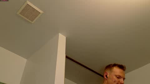 Snapshot of ben_dover10 chatting on February 2025 06:10:02 PM Ben online show from February 2025 06:10:02 PM