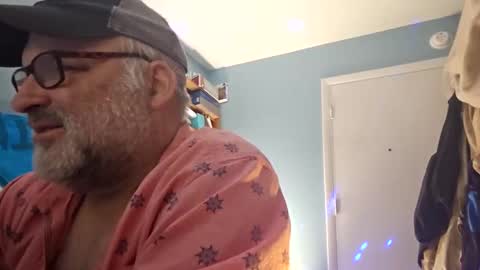 Snapshot of bendavewill chatting on December 2024 06:28:01 AM Bendavewill online show from December 2024 06:28:01 AM