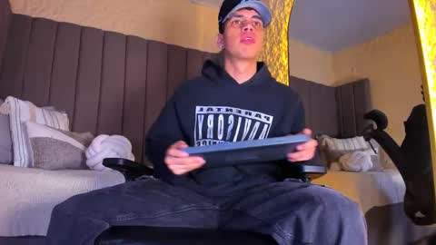 BENJAMIN online show from December 2025 03:02:02 AM