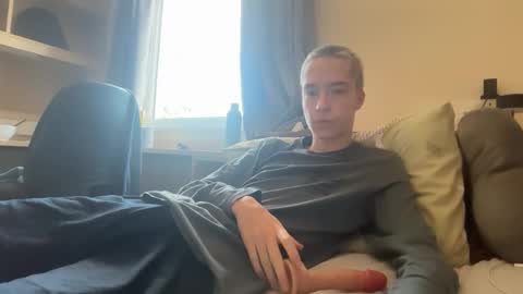 benji_j8 online show from November 2025 01:25:02 PM