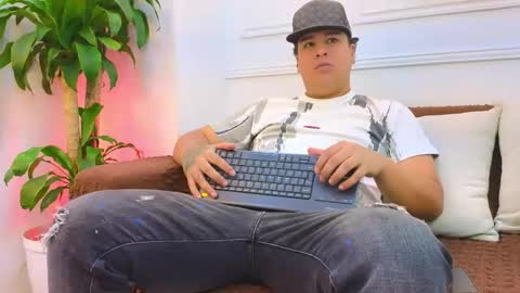 bennett_alejoo online show from April 2026 07:05:01 PM