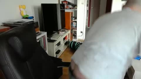 Snapshot of bennn54 chatting on February 2025 09:05:01 AM Ben online show from February 2025 09:05:01 AM