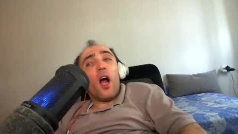 Snapshot of bentish chatting on May 2026 02:11:01 PM bentish online show from May 2026 02:11:01 PM