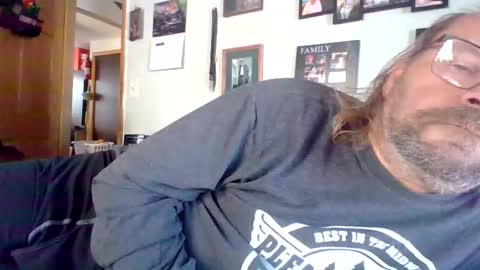 bergeeric1970 online show from December 2025 06:28:01 PM