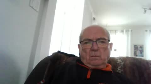 bernard1102 online show from December 2025 02:35:01 PM