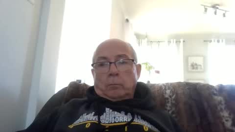 bernard1102 online show from February 2026 02:43:01 PM