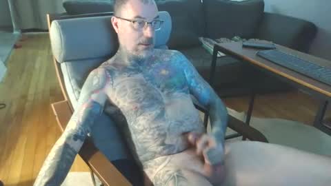 Snapshot of bernhard666 chatting on February 2025 07:35:02 PM bernhard666 online show from February 2025 07:35:02 PM