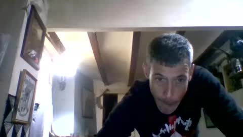 Snapshot of bernichaos77 chatting on December 2025 12:40:01 AM bernichaos77 online show from December 2025 12:40:01 AM