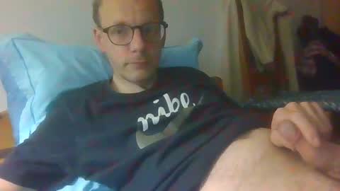 Snapshot of bernie484237 chatting on May 2026 07:33:02 PM Bernie online show from May 2026 07:33:02 PM