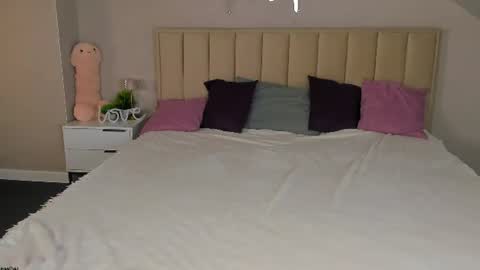 Berta  online show from June 2026 12:27:01 AM