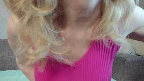 Snapshot of best__angelica chatting on April 2026 05:10:02 PM best__angelica online show from April 2026 05:10:02 PM
