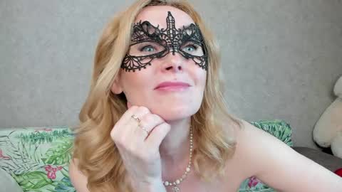 Snapshot of best__angelica chatting on May 2026 09:25:02 AM best__angelica online show from May 2026 09:25:02 AM