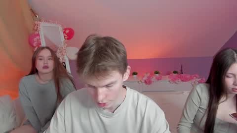 Snapshot of best_trip chatting on January 2025 02:36:01 PM Danny and Kira online show from January 2025 02:36:01 PM
