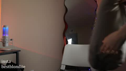 Chloe Next stream on Friday online show from January 2025 02:25:01 AM