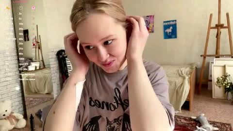 Snapshot of bettymorante chatting on March 2026 05:44:01 AM Hinata online show from March 2026 05:44:01 AM