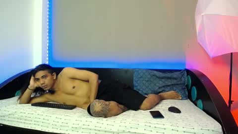 between two skins online show from October 2025 12:04:02 PM