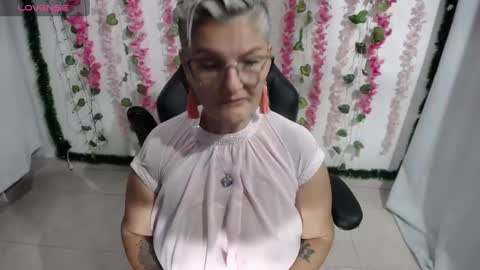 Snapshot of bety_cum3 chatting on February 2025 02:15:02 PM bibiana online show from February 2025 02:15:02 PM