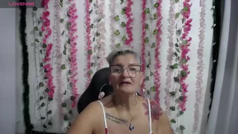 Snapshot of bety_cum3 chatting on February 2025 11:55:02 PM bibiana online show from February 2025 11:55:02 PM