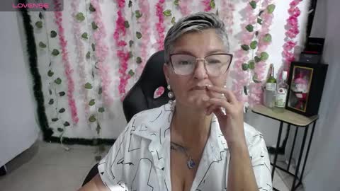 Snapshot of bety_cum3 chatting on February 2025 11:04:02 PM bibiana online show from February 2025 11:04:02 PM