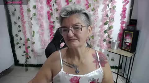 Snapshot of bety_cum3 chatting on February 2025 08:27:02 AM bibiana online show from February 2025 08:27:02 AM
