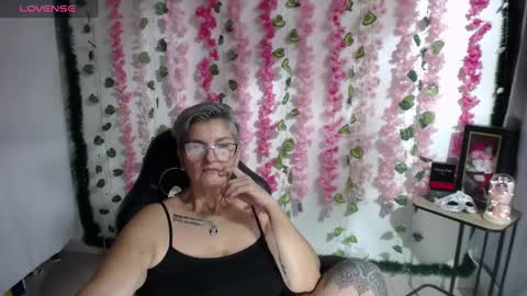 Snapshot of bety_cum3 chatting on February 2025 09:33:02 PM bibiana online show from February 2025 09:33:02 PM