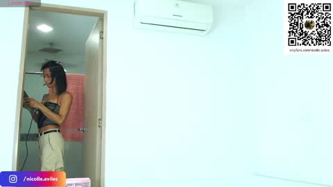 Nicolle Aviles online show from November 2025 10:43:01 PM